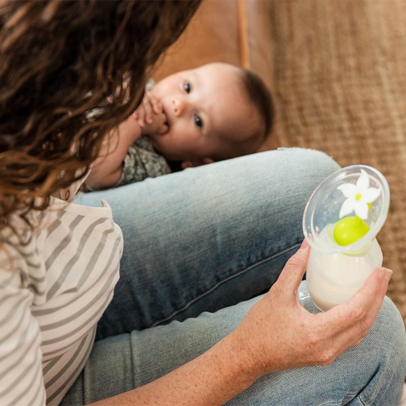 Haakaa Breast Pump Flower Stopper White (Min. of 1, multiples of 1) - MAIGHAN DISTRIBUTION CANADA