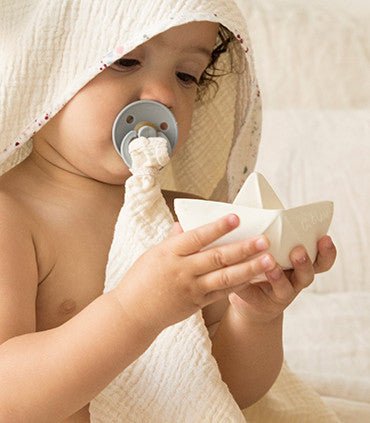 Oli & Carol Origami Boat White (Min. of 2 PK, multiples of 2 PK) - MAIGHAN DISTRIBUTION CANADA